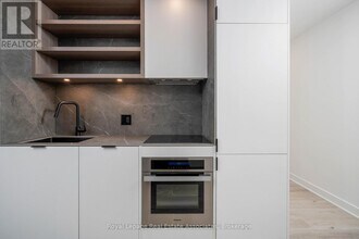 55 Charles St E in Toronto, ON - Building Photo - Building Photo