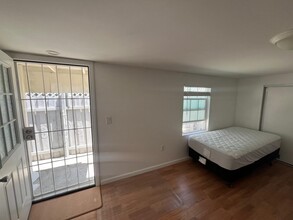 2353 S Westgate Ave in Los Angeles, CA - Building Photo - Building Photo