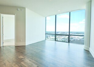 1301 Throckmorton St, Unit 2106 in Fort Worth, TX - Building Photo - Building Photo