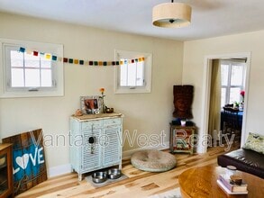 867 Rowcliffe Ave in Kelowna, BC - Building Photo - Building Photo