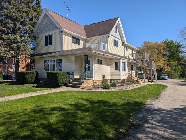 563 E Main St, Unit 563 AND ONE HALF in Waupun, WI - Building Photo - Building Photo