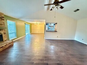 16002 Havenhurst Dr in Houston, TX - Foto de edificio - Building Photo