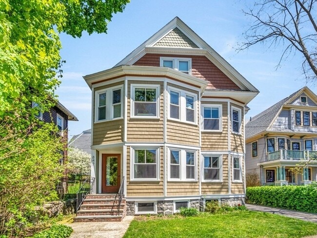 847 South St, Unit 1