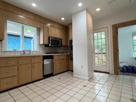 24 Chetwynd Rd, Unit #2 in Somerville, MA - Building Photo