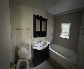 222 Summit St, Unit 12 in Burlington, VT - Building Photo - Building Photo