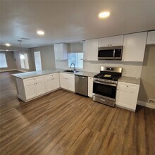 6810 Bleker St in Houston, TX - Building Photo - Building Photo