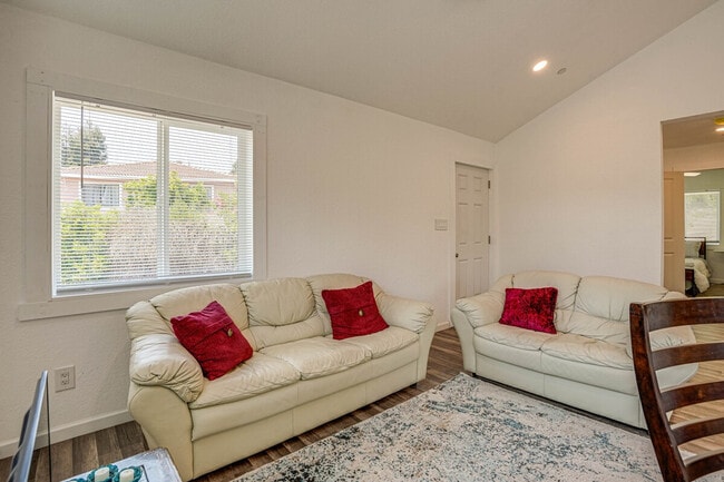 1120 Sunrise Hill in Concord, CA - Building Photo - Building Photo