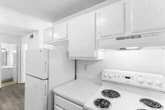 Cedar South in Birmingham, AL - Building Photo - Interior Photo