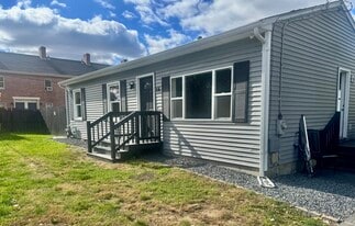 56 Hyacinth St in Providence, RI - Building Photo