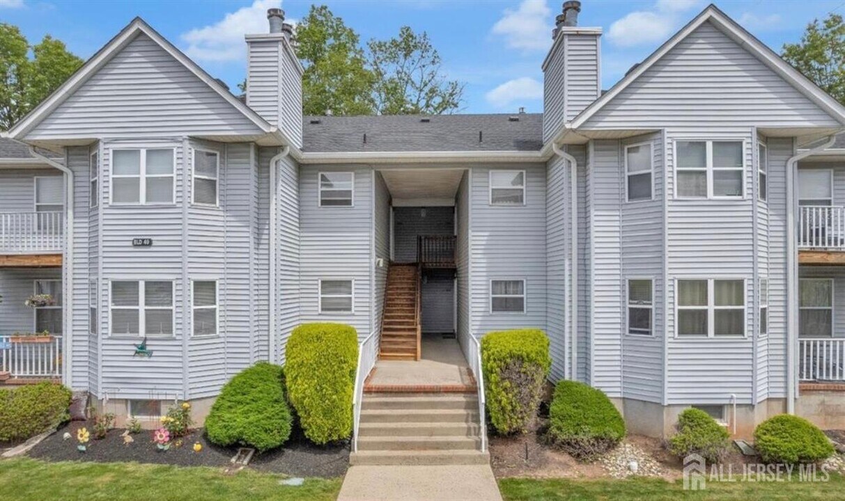 353 Ventnor Ct in Piscataway, NJ - Building Photo