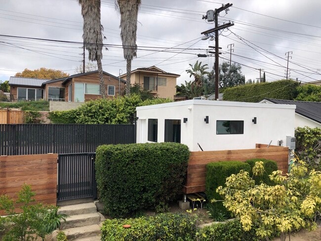 3527 Greenfield Ave in Los Angeles, CA - Building Photo - Building Photo