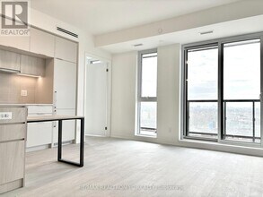 185-185 Alberta Ave in Toronto, ON - Building Photo - Building Photo