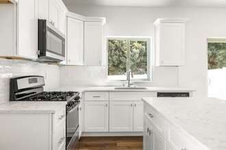 1141 S Underwood St in Kennewick, WA - Building Photo - Building Photo