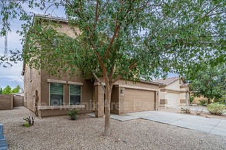 401 E Taylor Trail in Queen Creek, AZ - Foto de edificio - Building Photo