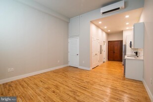1300 S 19th St in Philadelphia, PA - Building Photo