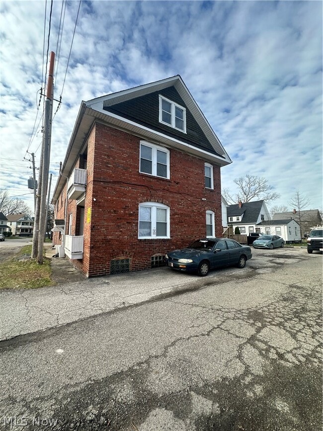 837 Wayside Rd in Cleveland, OH - Building Photo - Building Photo