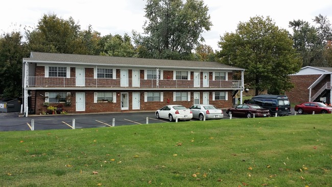 Chapel Court Apartments in Evansville, IN - Building Photo - Building Photo