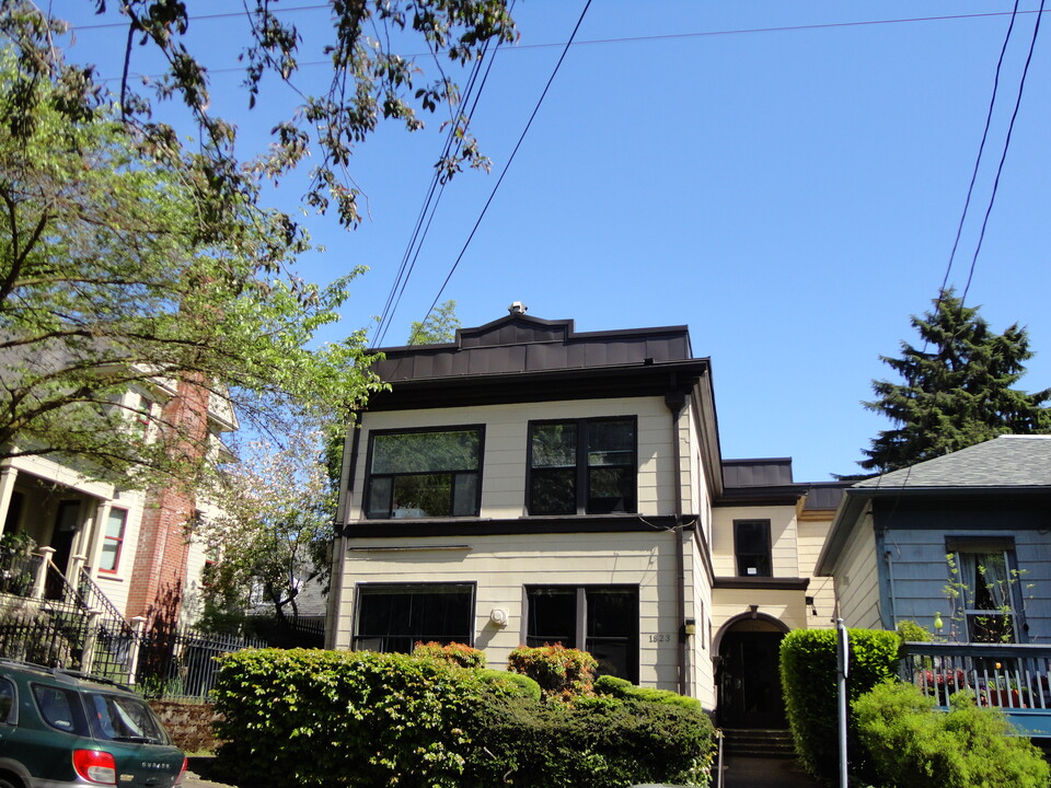 Altstadt Apartments in Portland, OR - Building Photo