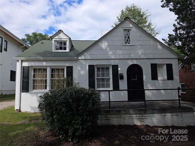 2429 Commonwealth Ave, Unit 1224 in Charlotte, NC - Building Photo