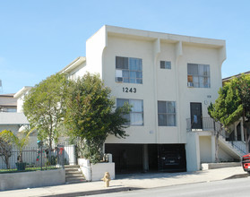 1243 N Virgil Ave in Los Angeles, CA - Building Photo - Building Photo