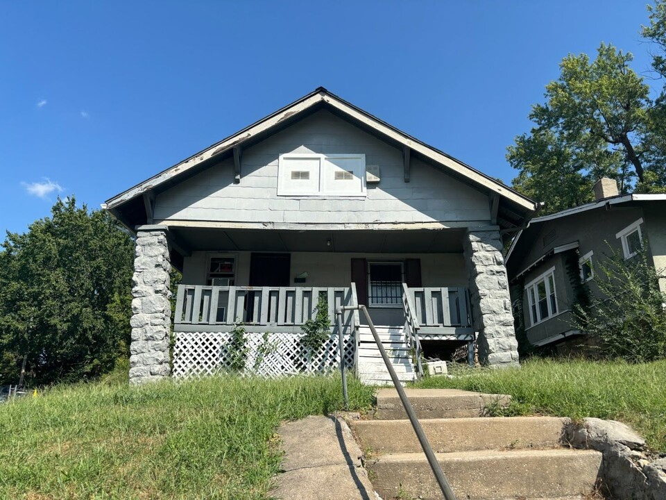 5013 S Benton Ave in Kansas City, MO - Foto de edificio