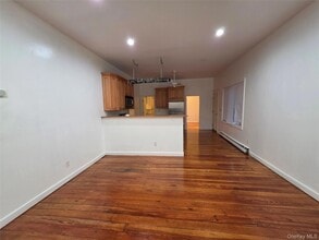 60 Main St in Tappan, NY - Foto de edificio - Building Photo