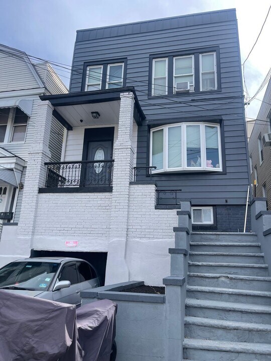 162 Nelson Ave in Jersey City, NJ - Building Photo
