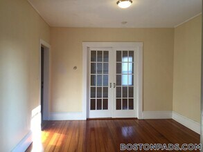 8 Bennett St, Unit 2 in Medford, MA - Foto de edificio - Building Photo