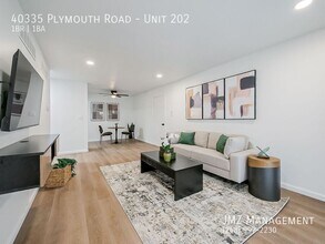 40335 Plymouth Rd in Plymouth, MI - Foto de edificio - Building Photo