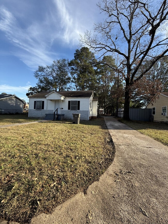810 Martha St in Lufkin, TX - Building Photo - Building Photo