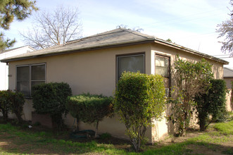 1302-1342 E Shields Ave in Fresno, CA - Building Photo - Building Photo