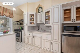 5715 Snyder Ave in Brooklyn, NY - Building Photo