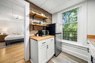 242 Mccormick Pl in Cincinnati, OH - Building Photo - Building Photo