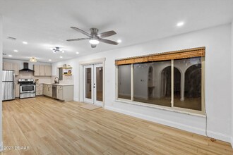 1939 Blake Pl in Daytona Beach, FL - Building Photo - Building Photo