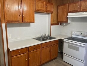 310 N Saunders Ave, Unit 2 in Hastings, NE - Building Photo - Building Photo