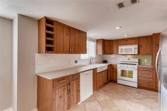 8901 Jesse James Dr in Austin, TX - Building Photo - Building Photo