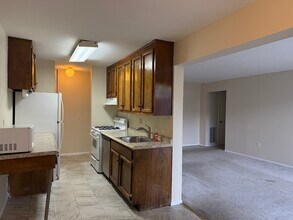 16 Shrewsbury Green Dr in Shrewsbury, MA - Building Photo - Building Photo