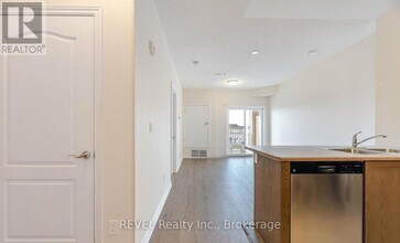 1370 Costigan Rd in Milton, ON - Building Photo - Building Photo