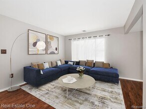 1323 Laurel Valley Dr in Waterford Township, MI - Foto de edificio - Building Photo