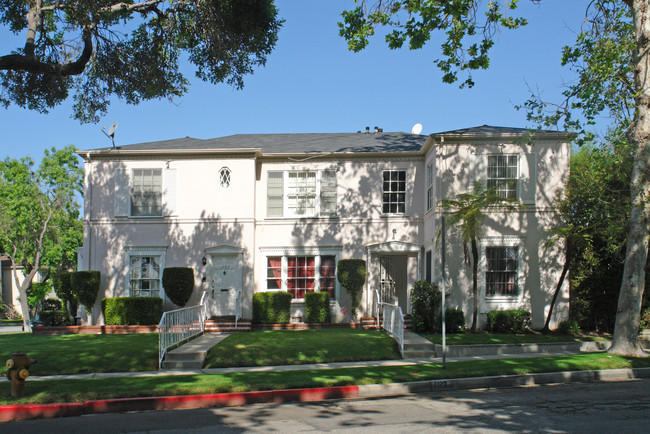 1136 S Roxbury Dr in Los Angeles, CA - Foto de edificio - Building Photo
