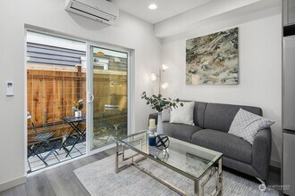 1123D 18th Ave in Seattle, WA - Building Photo - Building Photo