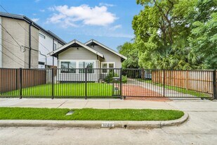1120 Willard St in Houston, TX - Building Photo