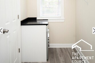 646 W Roscoe St, Unit 1 in Chicago, IL - Foto de edificio - Building Photo