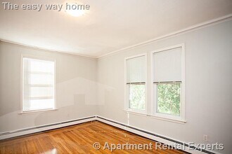 5 Munroe St in Somerville, MA - Foto de edificio - Building Photo