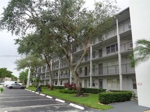 251 SW 132nd Way in Pembroke Pines, FL - Building Photo - Building Photo