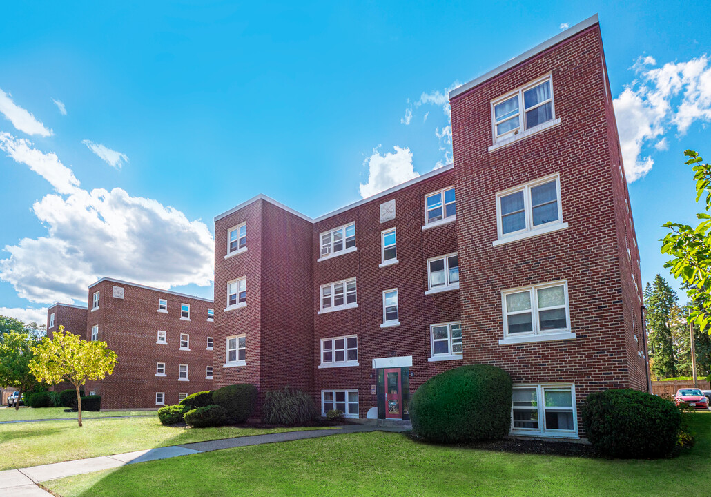 Park Manor in Brantford, ON - Building Photo