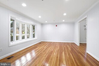 711 Lamberton Dr in Silver Spring, MD - Building Photo - Building Photo