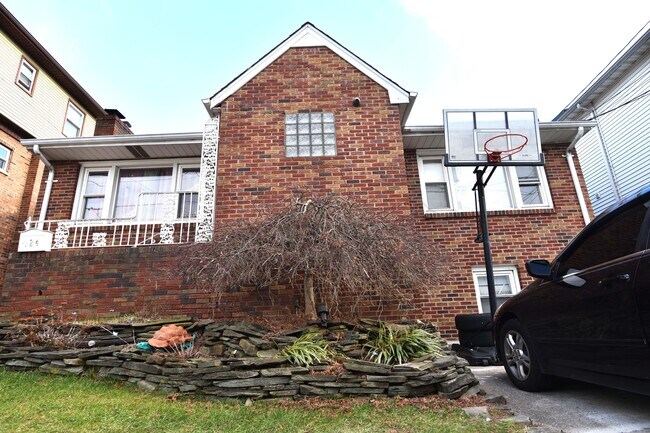 124 Malcolm Ave, Unit 1 in Garfield, NJ - Building Photo - Building Photo