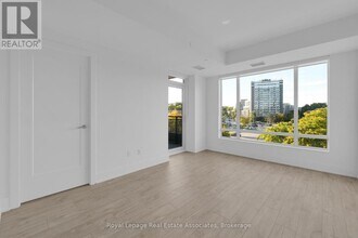 259 The Kingsway in Toronto, ON - Building Photo - Building Photo