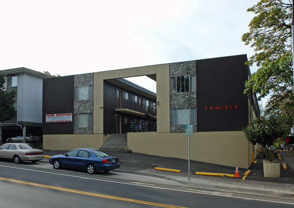 Camelot Apartments in Eugene, OR - Building Photo